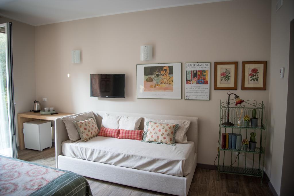 B&B La Dimora Del Garda Sirmione Rum bild